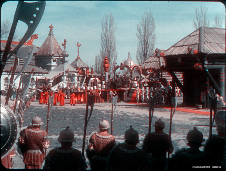 Кадр из двухцветного фильма "Конек-Горбунок" (1941) © Н.Майоров. 2013Восстановление цвета.
