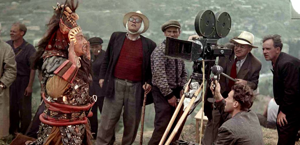 На съемках широкоэкранного фильма "Илья Муромец" (1956). Режиссер А.Птушко (с палкой в руках). У камеры (в шляпе) оператор Федор Проворов.