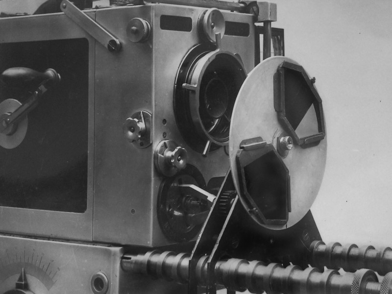 Кинокамера с фильтрами для цветной съемки по системе «Спектроколор» Н.Д.Анощенко (Фото из собрания Белгородского литературного музея).