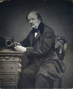 Портрет Уильяма Тальбота снял Джон Моффат (John Moffat) в 1864 году.