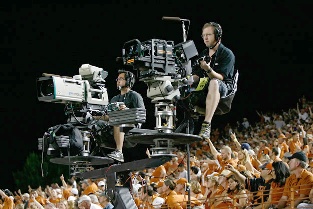 Передач футбольного матча. 10 сентября 2011 года 3D-камера (справа) (Photo by Erich Schlegel)