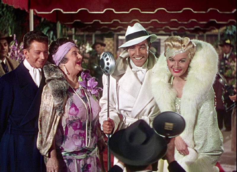 Кадр из кинофильма "Singin' In The Rain" (Поющие под дождем) (1951)