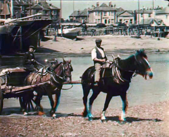 Кадр из фильма "Fording the River@ (Форсирование реки) (1910)